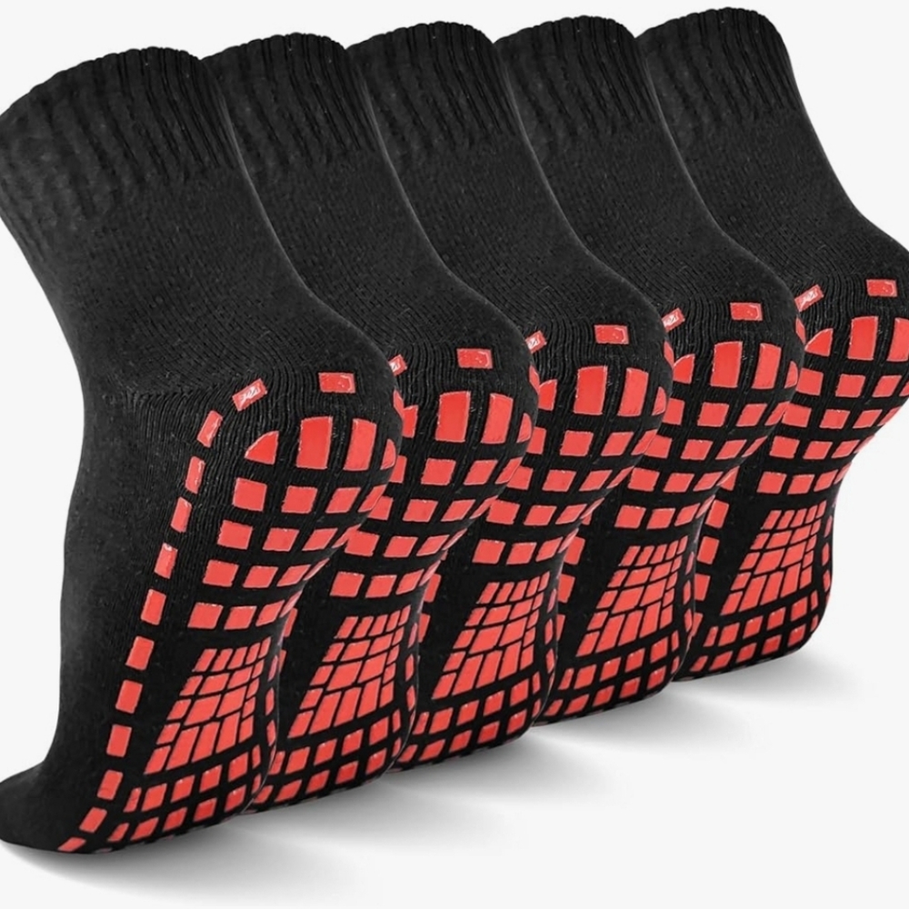 New in bag! Novayard Womens Large 5 pair black grippy socks